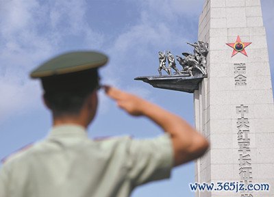在江西省瑞金市云石山革命旧址群当天买入股票能卖吗，该支队一名战士面向瑞金中央红军长征出发地纪念碑敬礼。